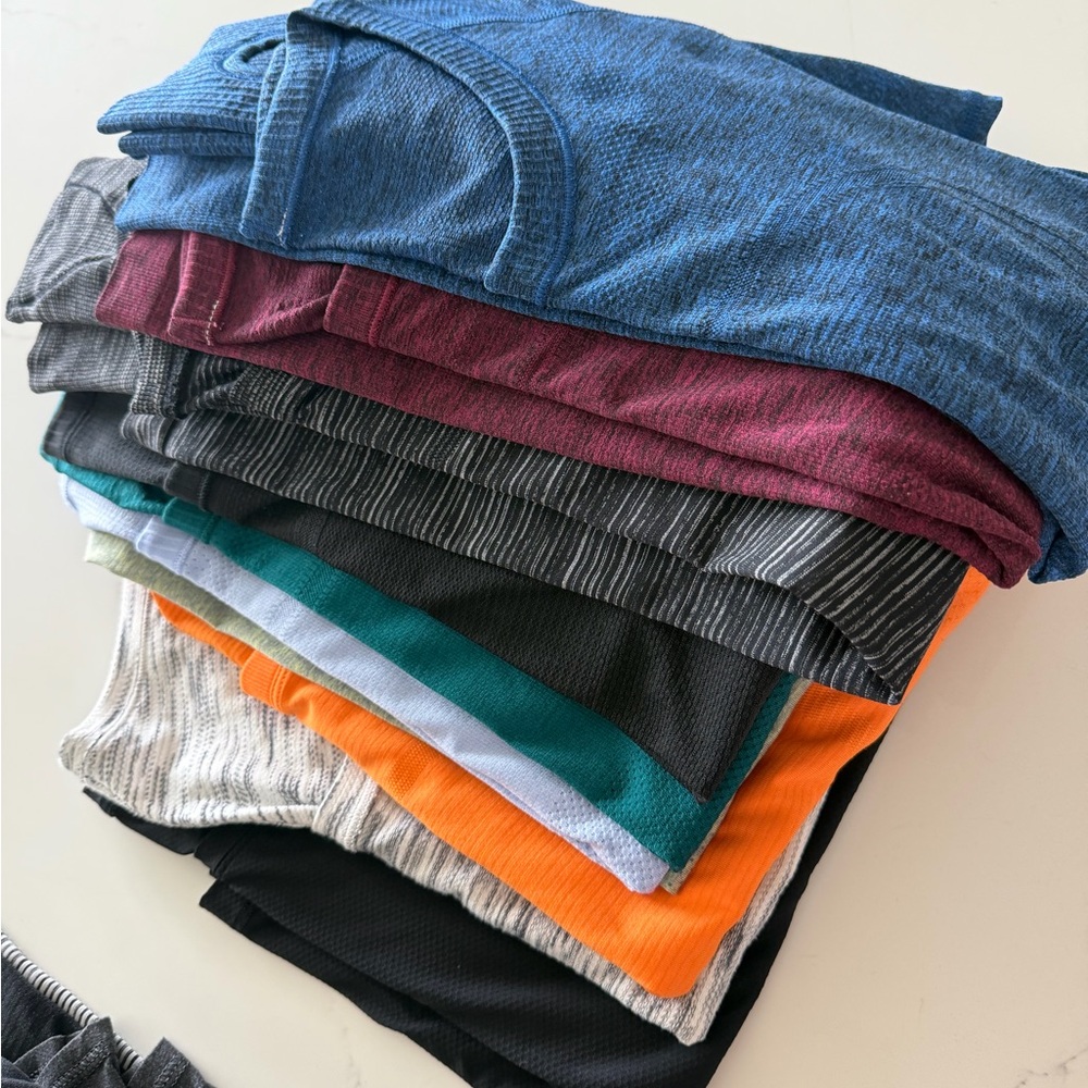 4 Lululemon align leggings, 1 jogger, 4 swiftly tanks & 10 swiftly long sleeve